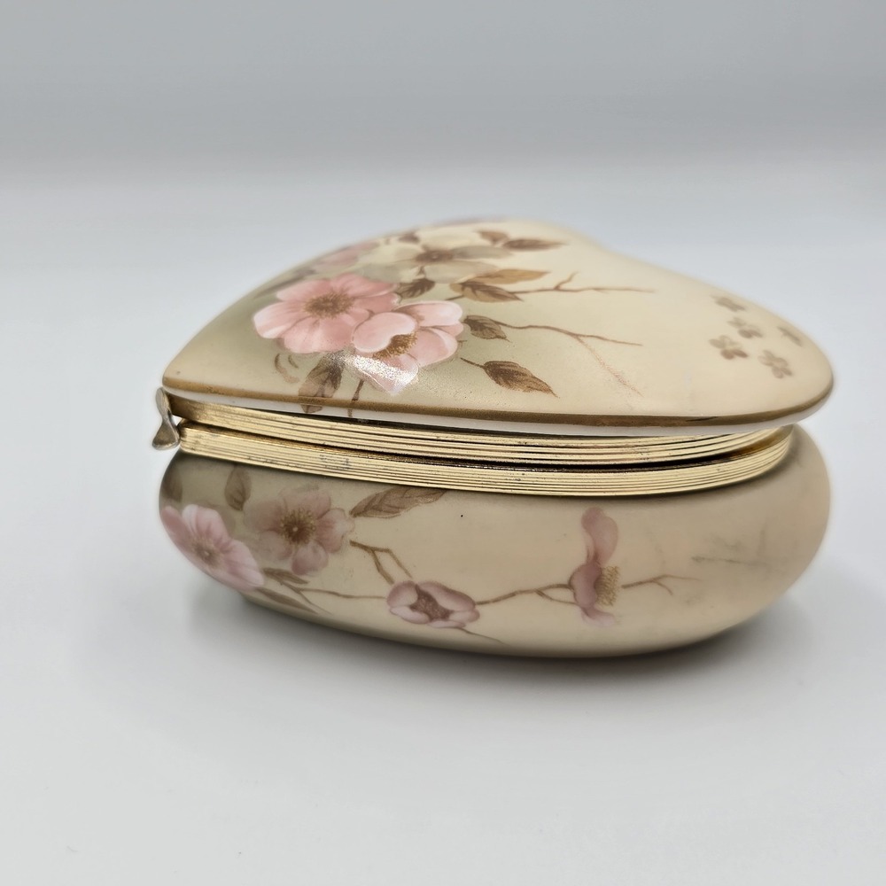 Victorian Garden Heart Trinket Box Dogwood Floral Hinged Porcelain Hummelwerk - Picture 10 of 13